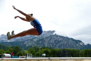 Inge Grünwald springt 6,22m - Amira Simon und Kathi Stöger Doppel-Landesmeisterinnen</span><span>&nbsp;